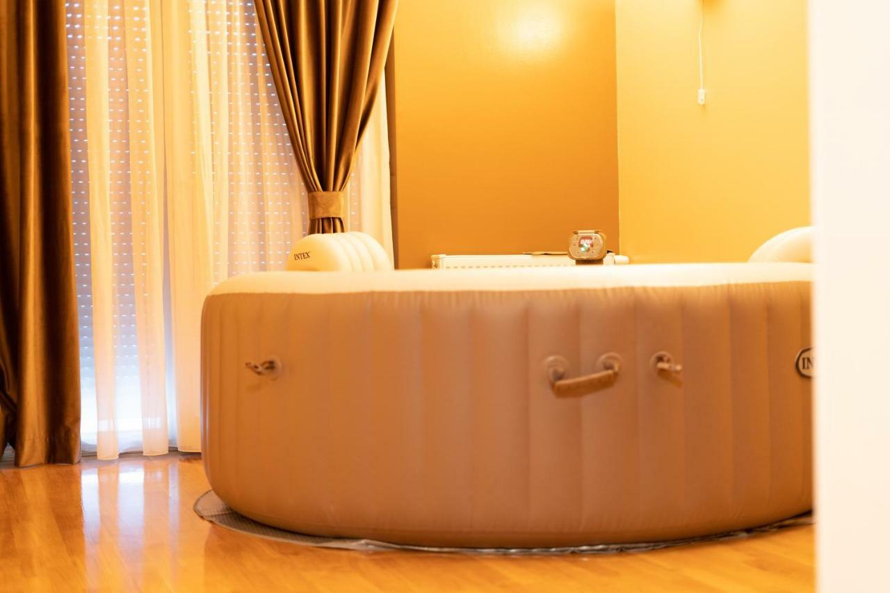 Jacuzzi Mare's Apartma